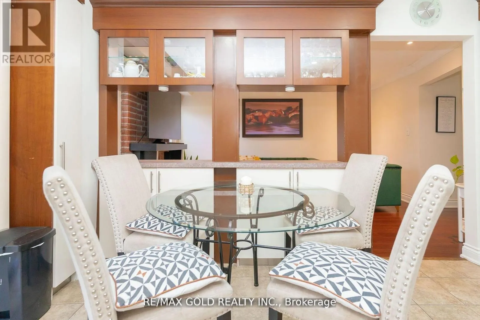 32 MYRTLE COURT