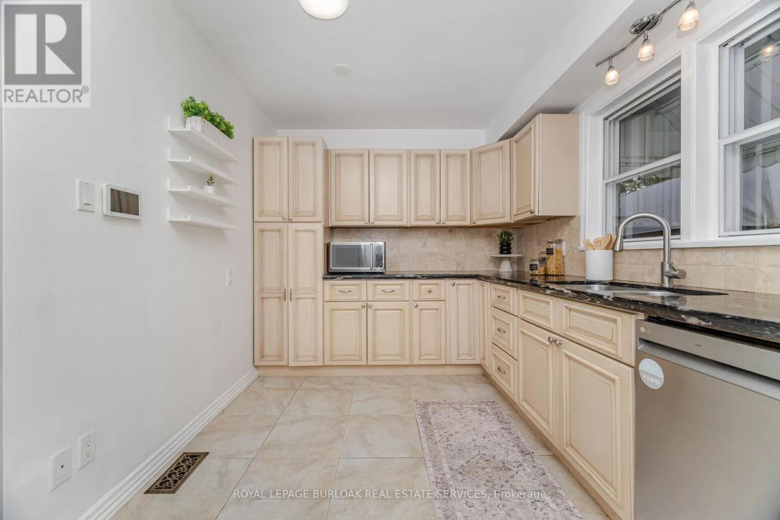 2295 BARCLAY ROAD