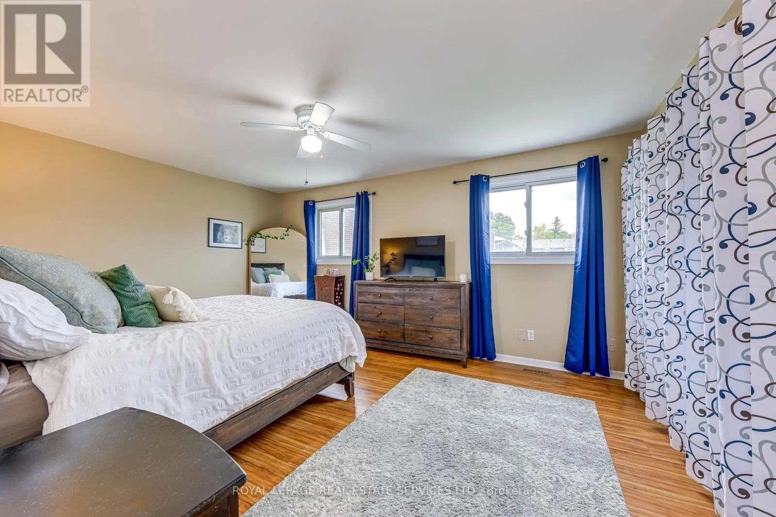 4 - 1294 GUELPH LINE