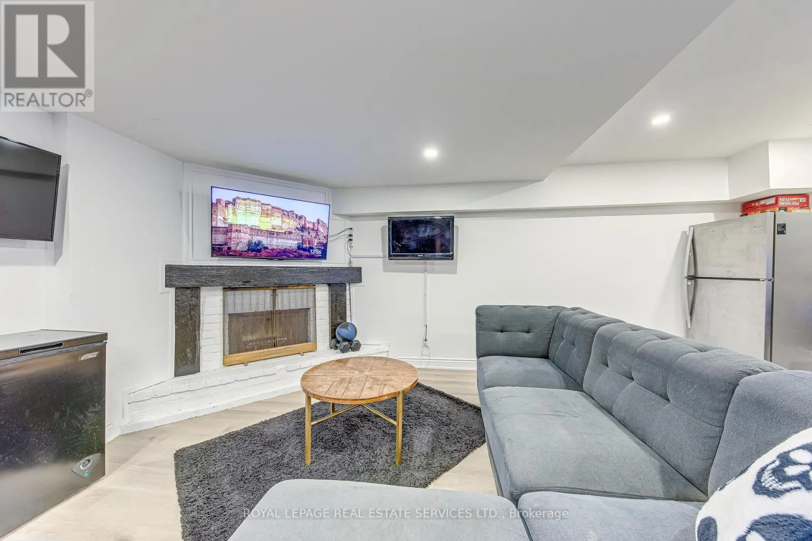 4 - 1294 GUELPH LINE