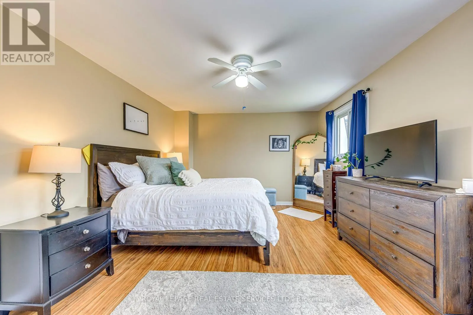 4 - 1294 GUELPH LINE