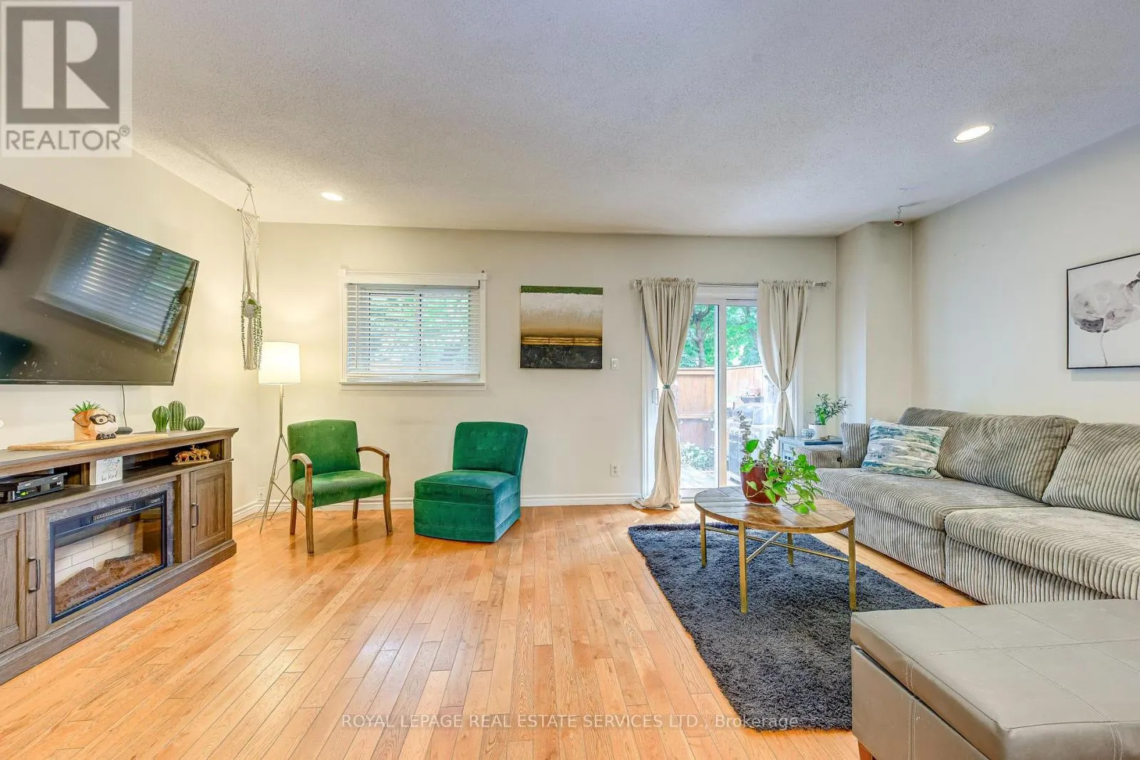 4 - 1294 GUELPH LINE