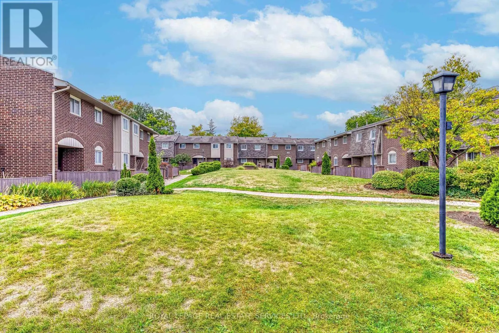 4 - 1294 GUELPH LINE