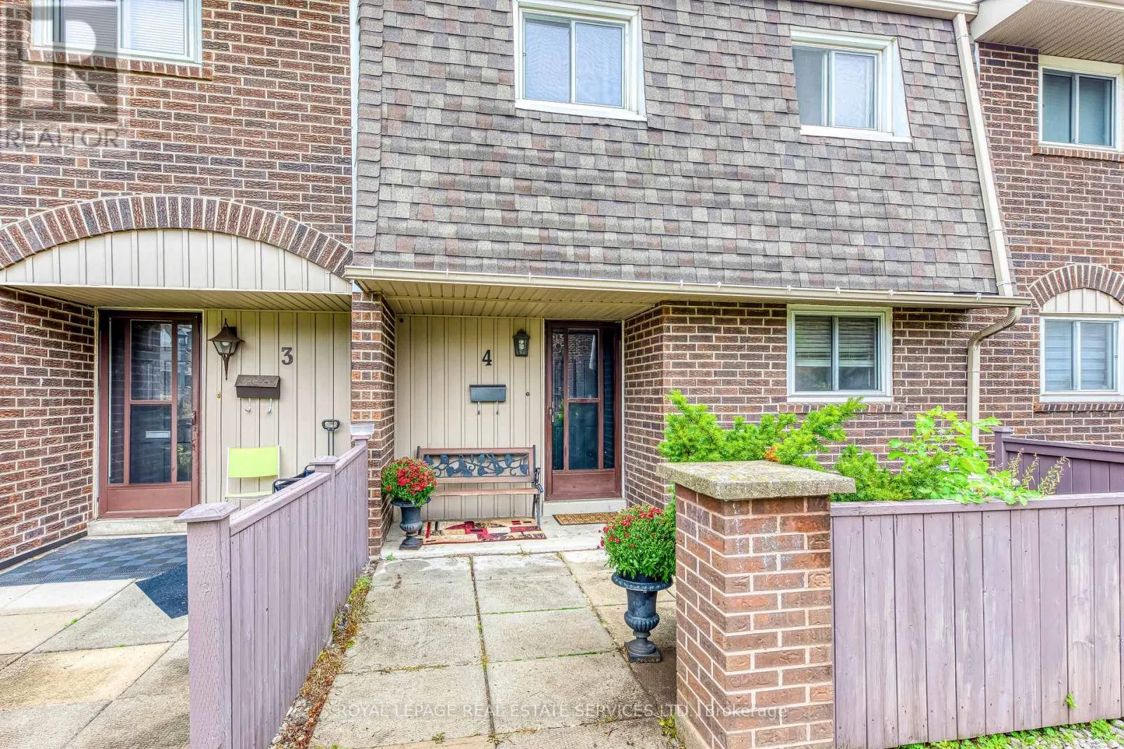 4 - 1294 GUELPH LINE