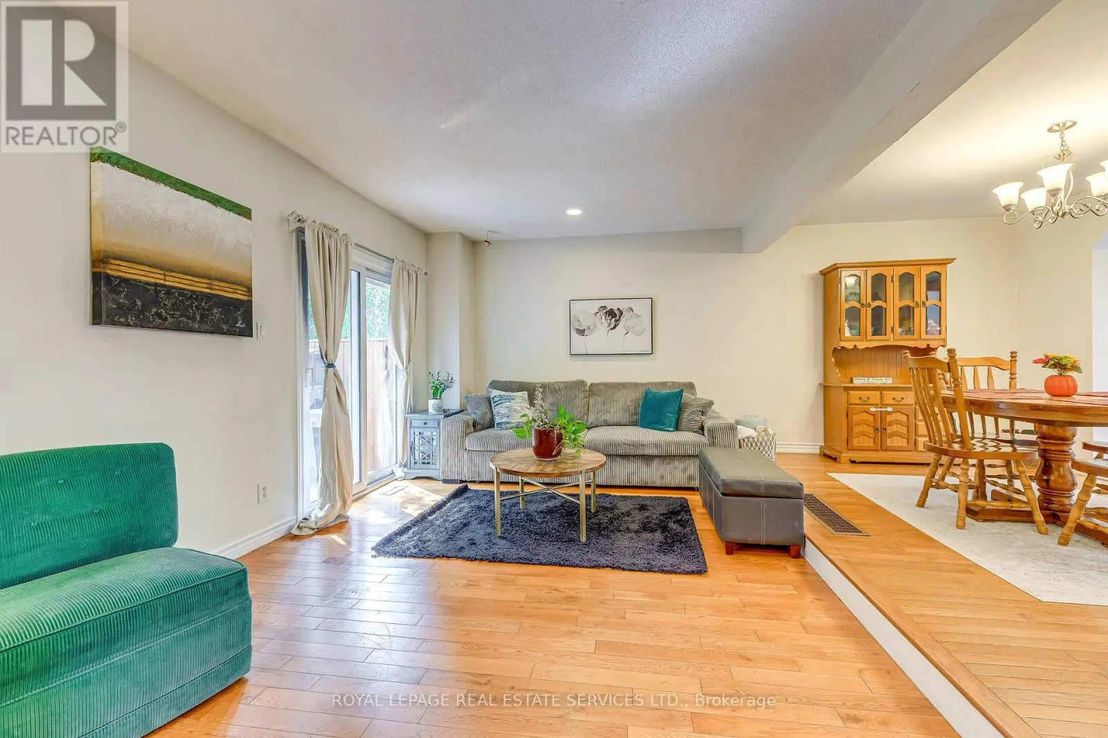 4 - 1294 GUELPH LINE