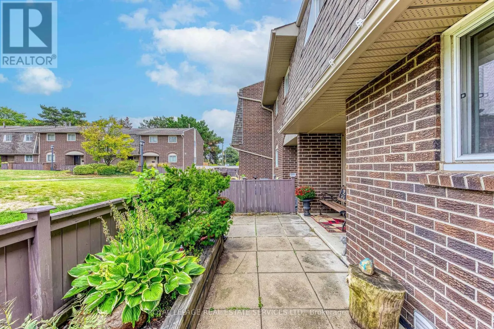 4 - 1294 GUELPH LINE