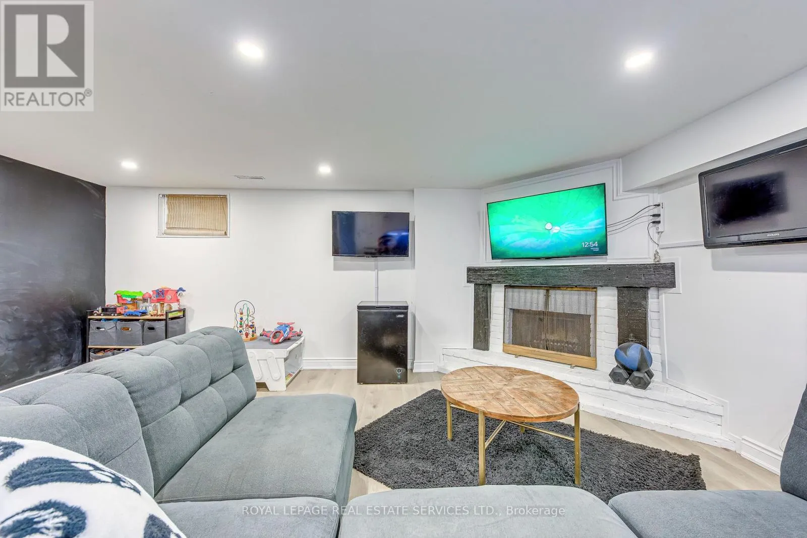 4 - 1294 GUELPH LINE