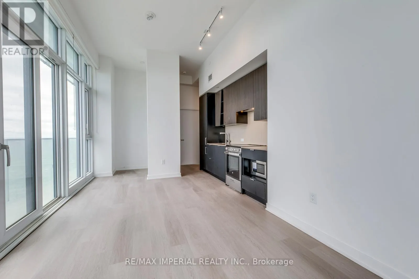 4909 - 3883 QUARTZ ROAD