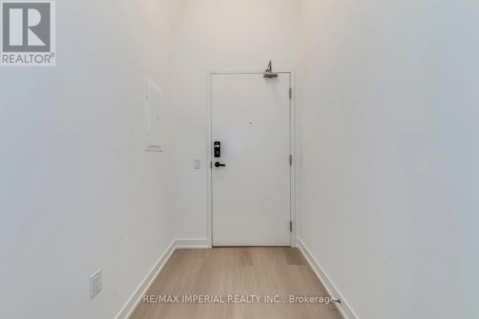 4909 - 3883 QUARTZ ROAD