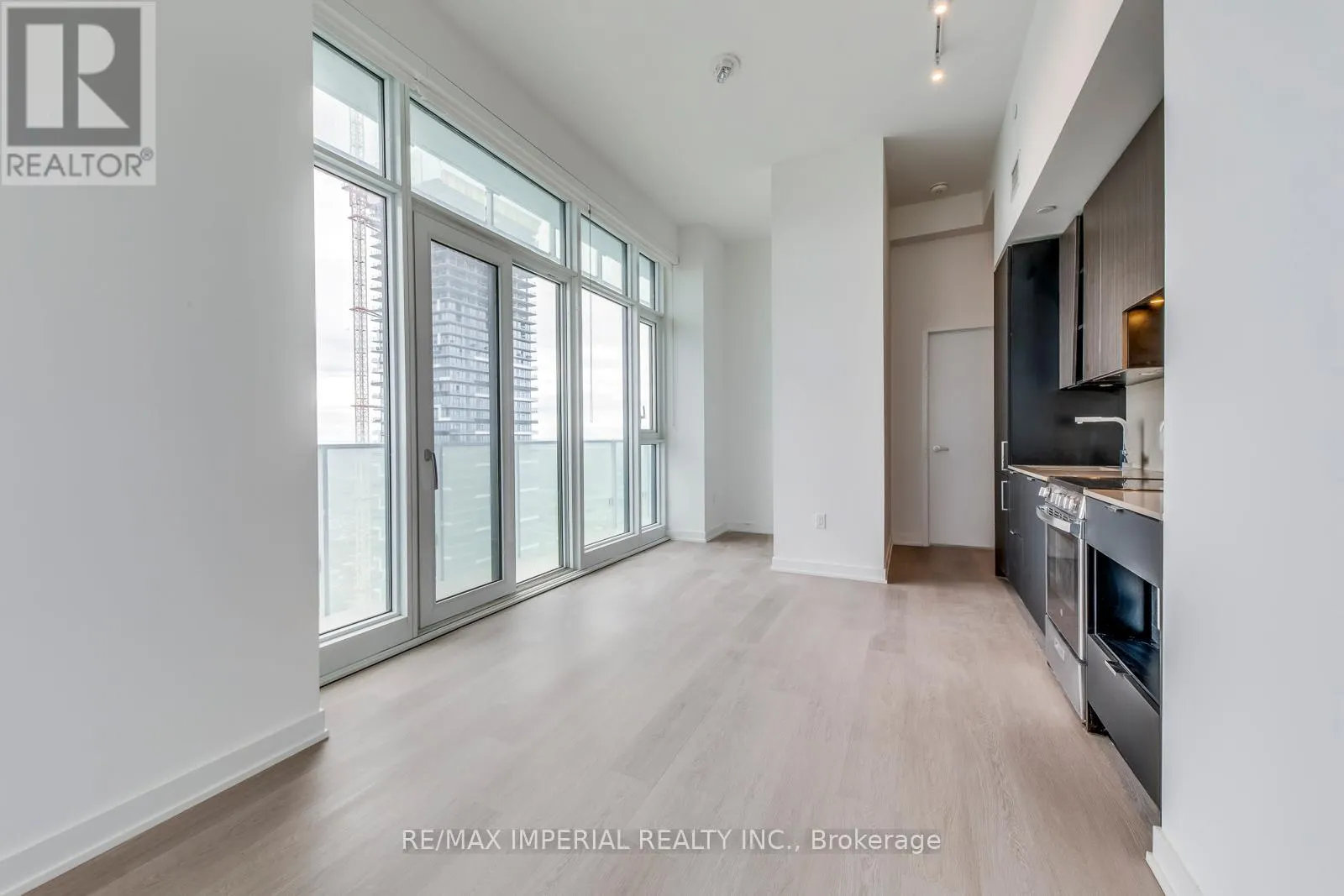 4909 - 3883 QUARTZ ROAD