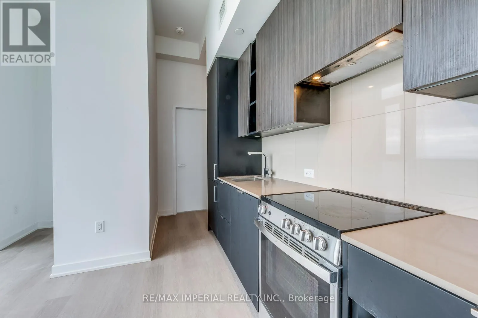 4909 - 3883 QUARTZ ROAD