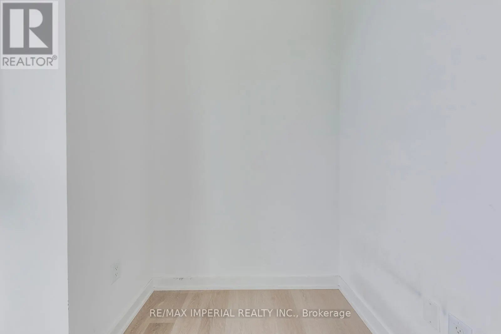 4909 - 3883 QUARTZ ROAD