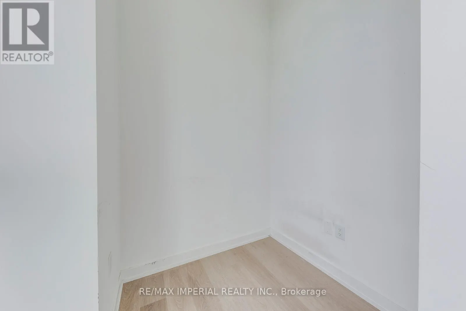 4909 - 3883 QUARTZ ROAD