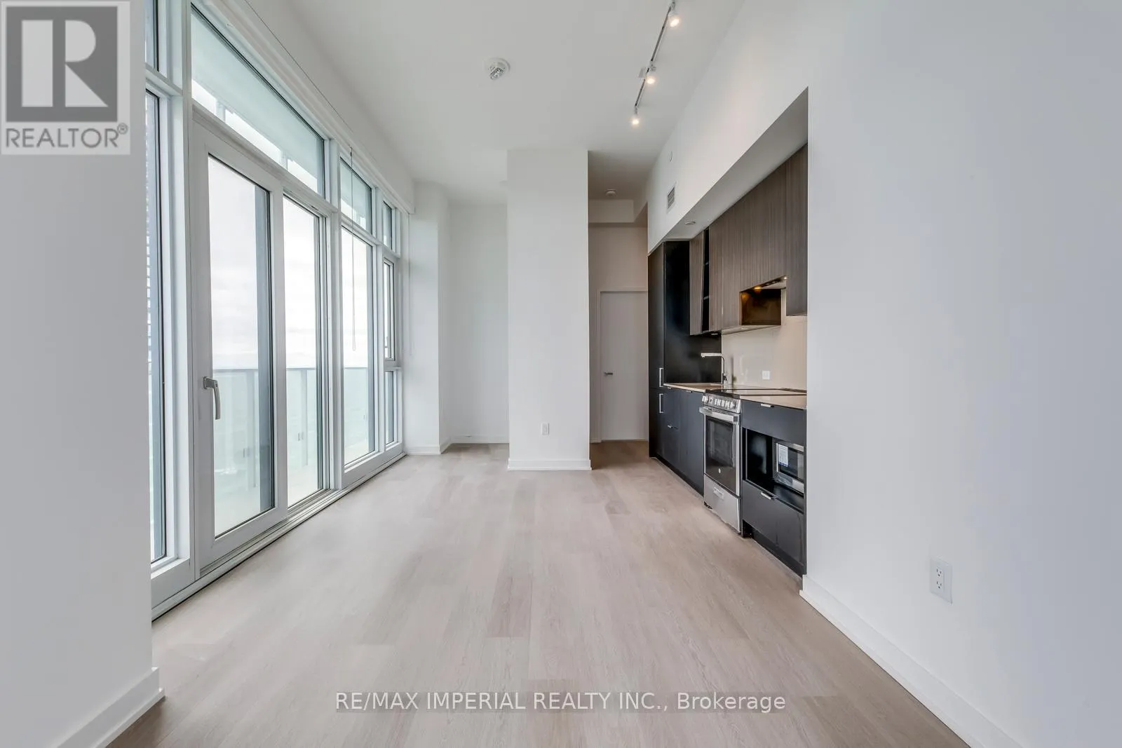 4909 - 3883 QUARTZ ROAD
