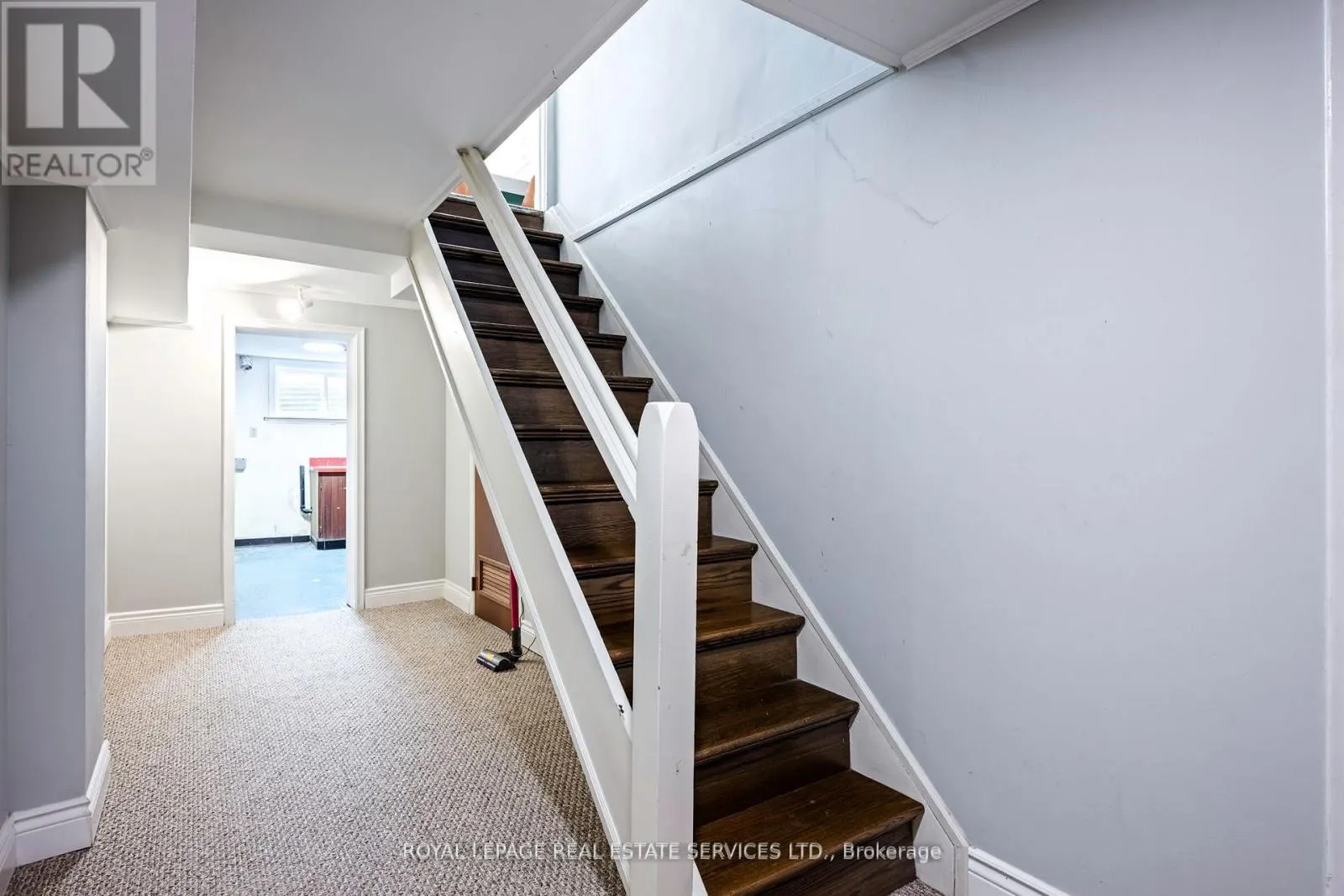 5 PINE RIDGE LANE