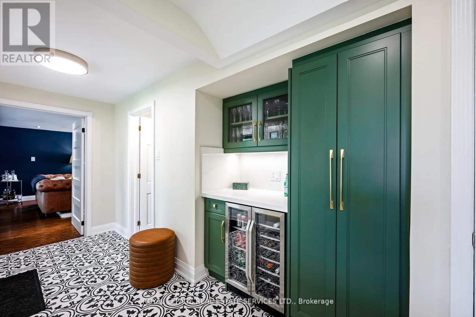 5 PINE RIDGE LANE