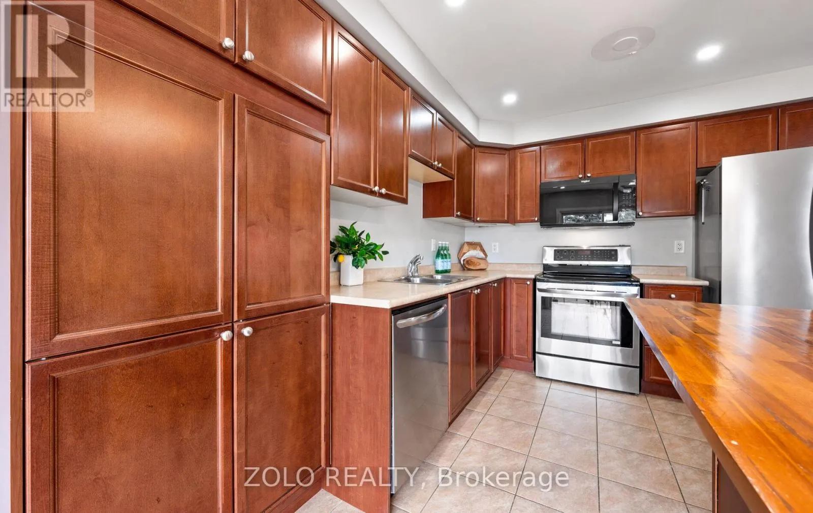 705 RAYNER COURT