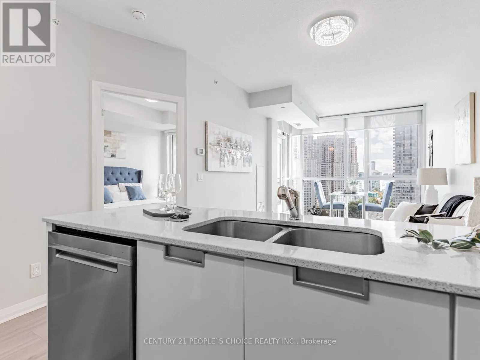 1403 - 75 EGLINTON AVENUE W