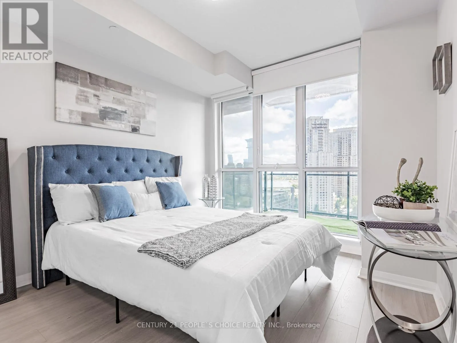 1403 - 75 EGLINTON AVENUE W