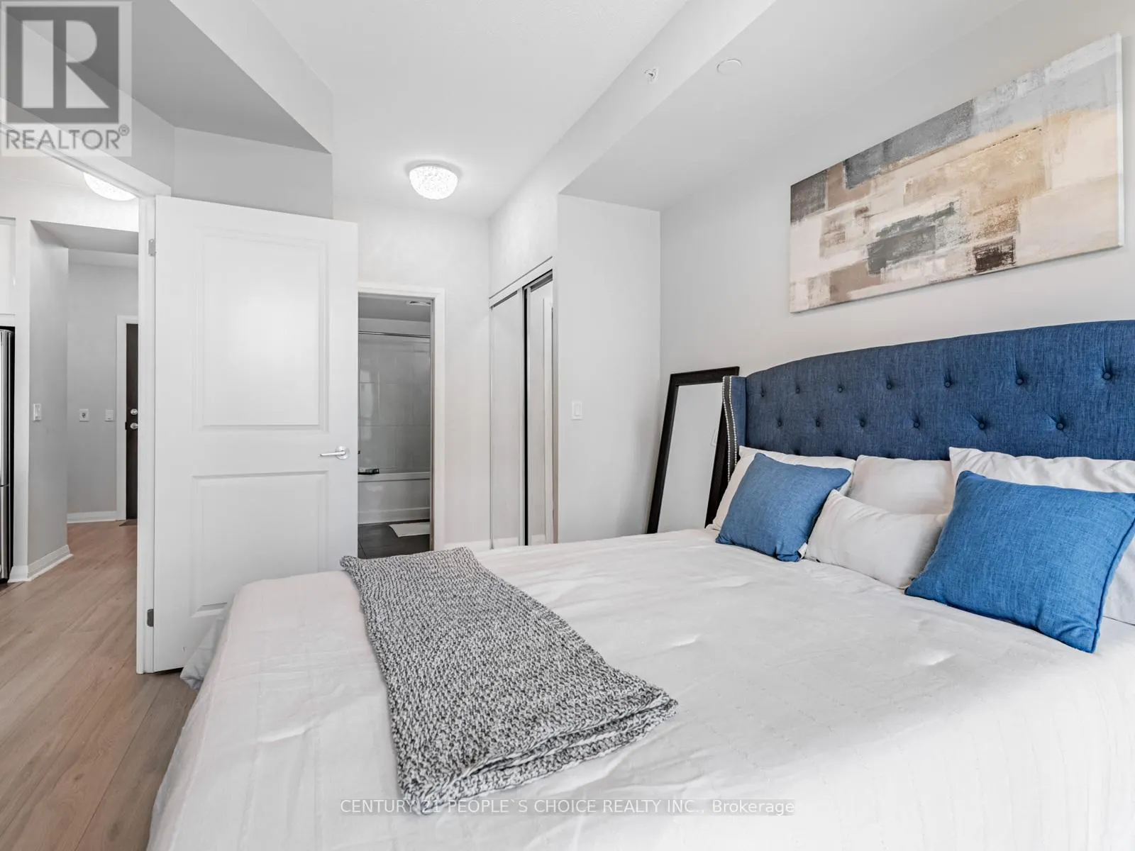 1403 - 75 EGLINTON AVENUE W
