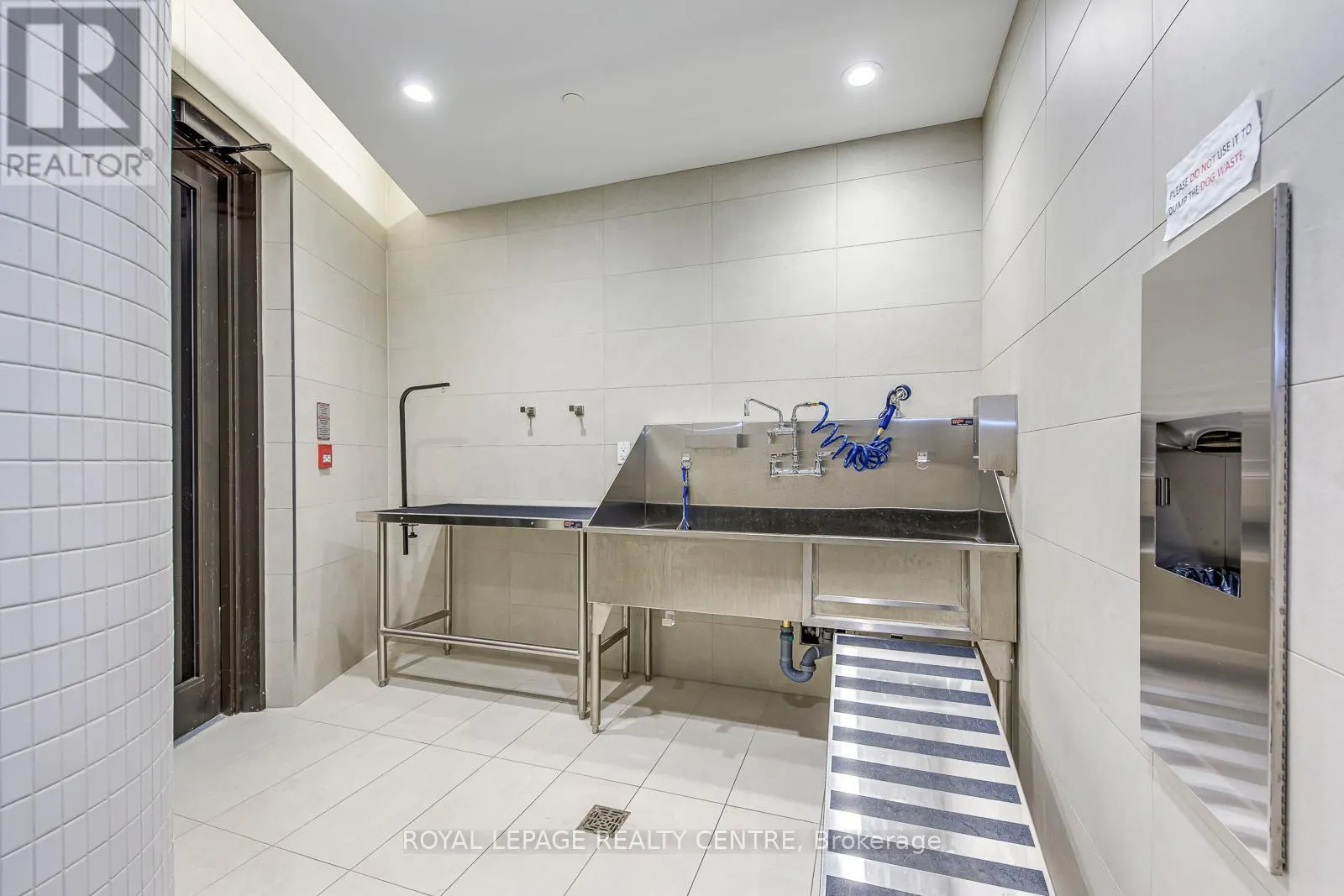 505 - 3006 WILLIAM CUTMORE BOULEVARD