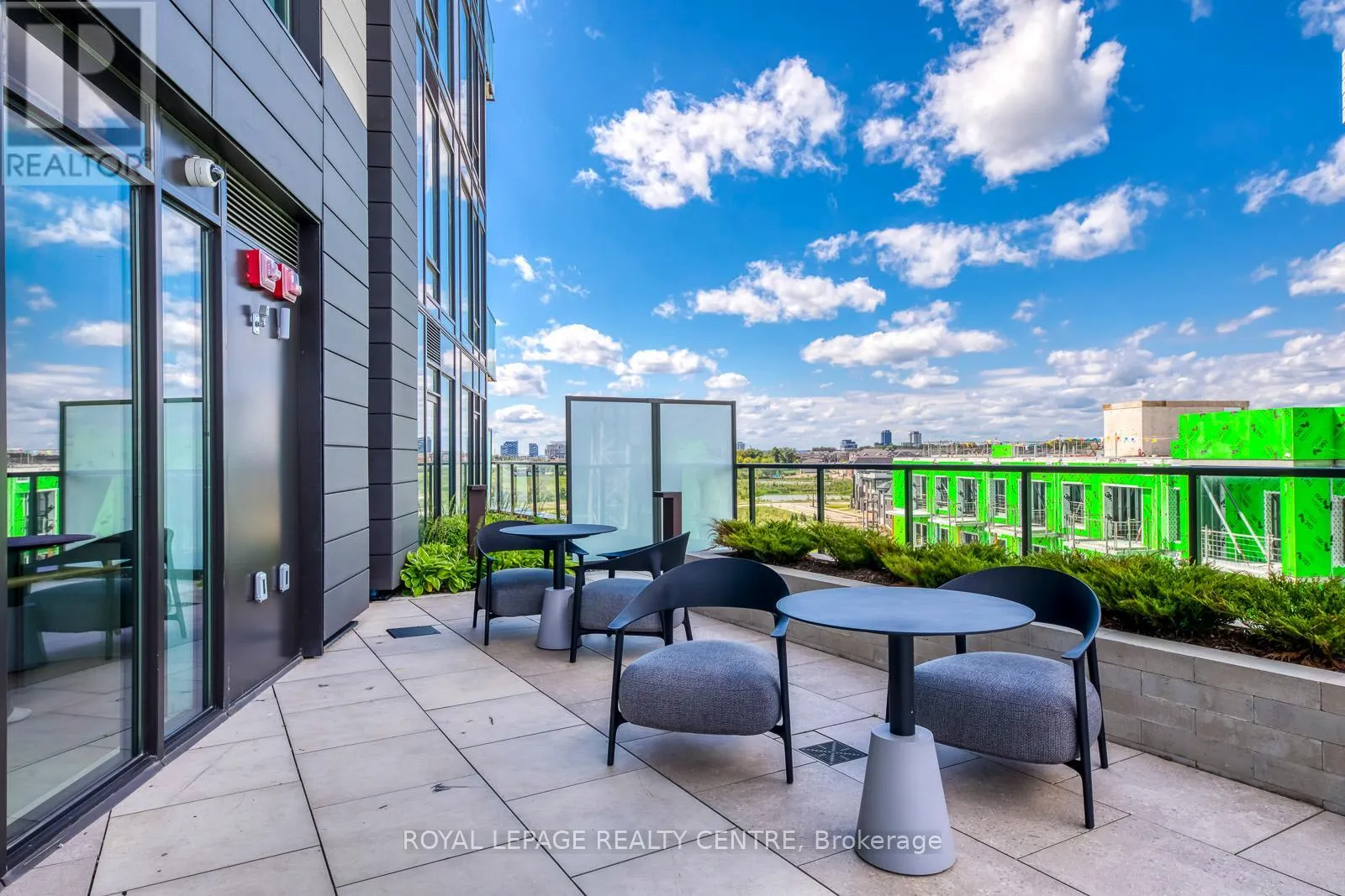 505 - 3006 WILLIAM CUTMORE BOULEVARD