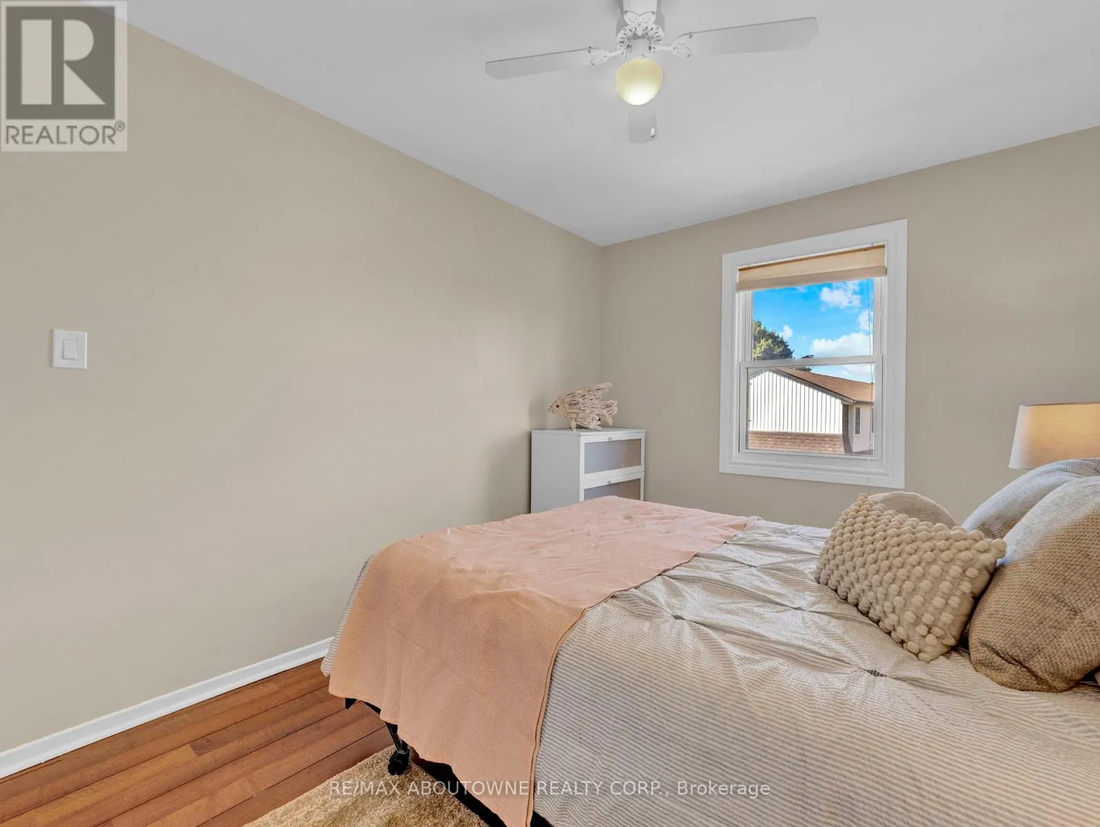3 - 371 BRONTE STREET S