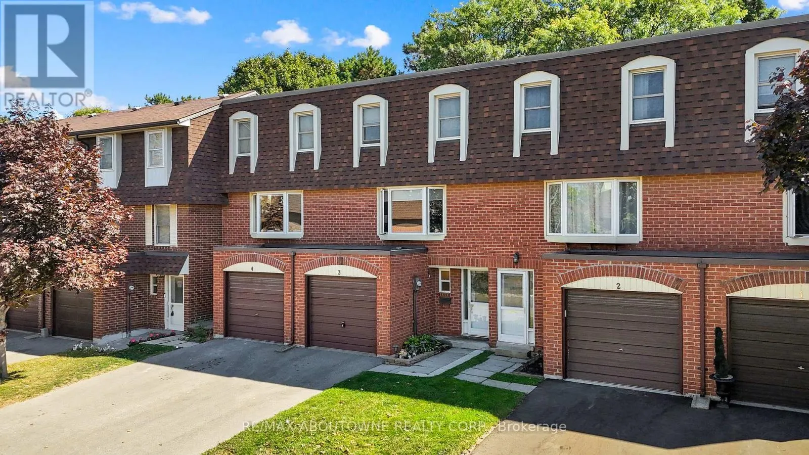3 - 371 BRONTE STREET S