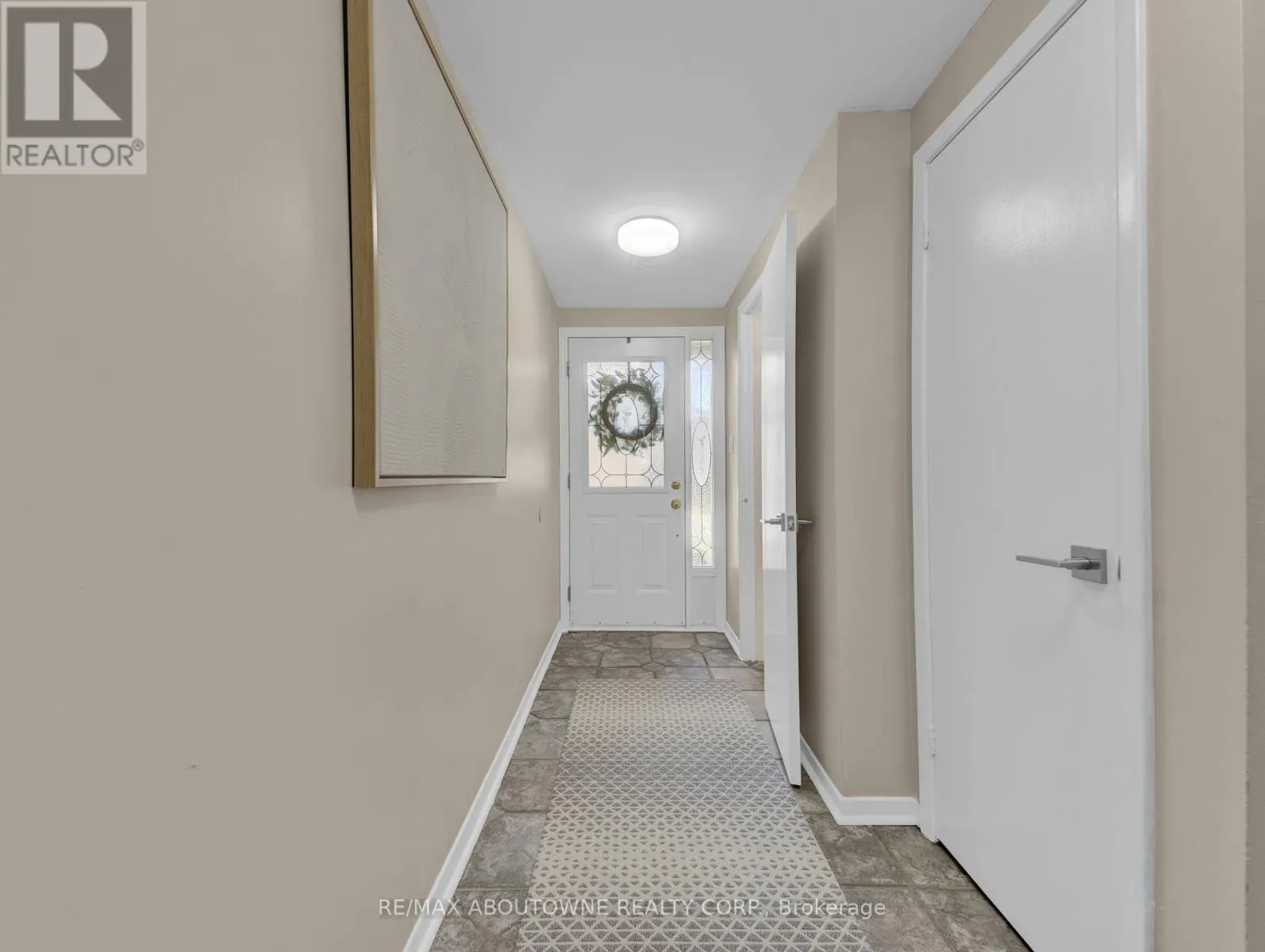 3 - 371 BRONTE STREET S