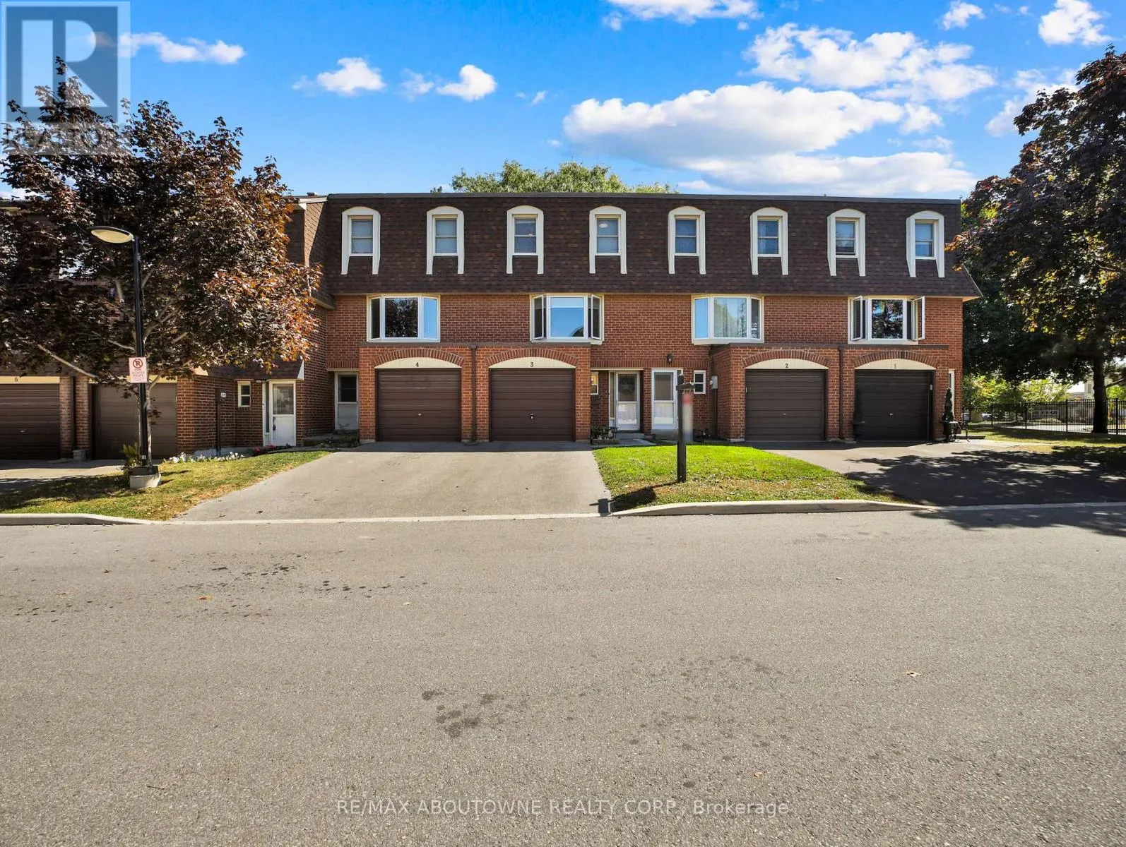 3 - 371 BRONTE STREET S