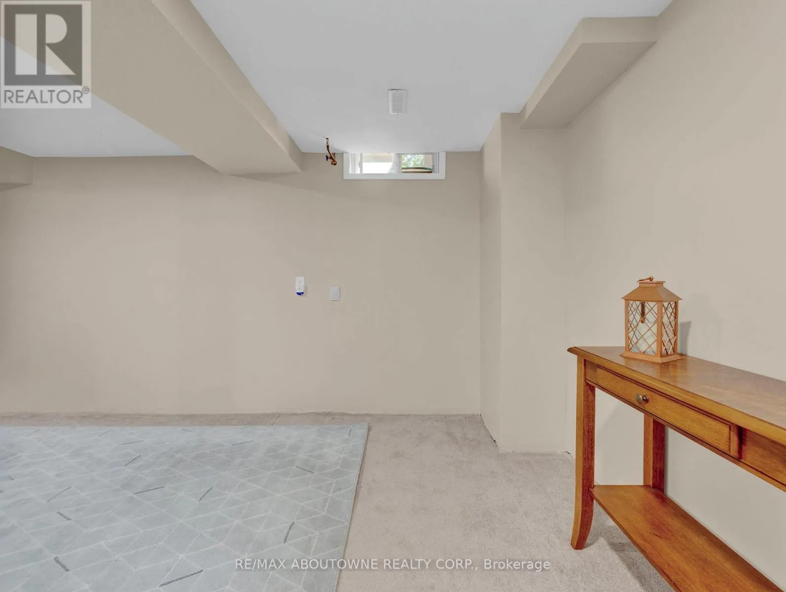 3 - 371 BRONTE STREET S