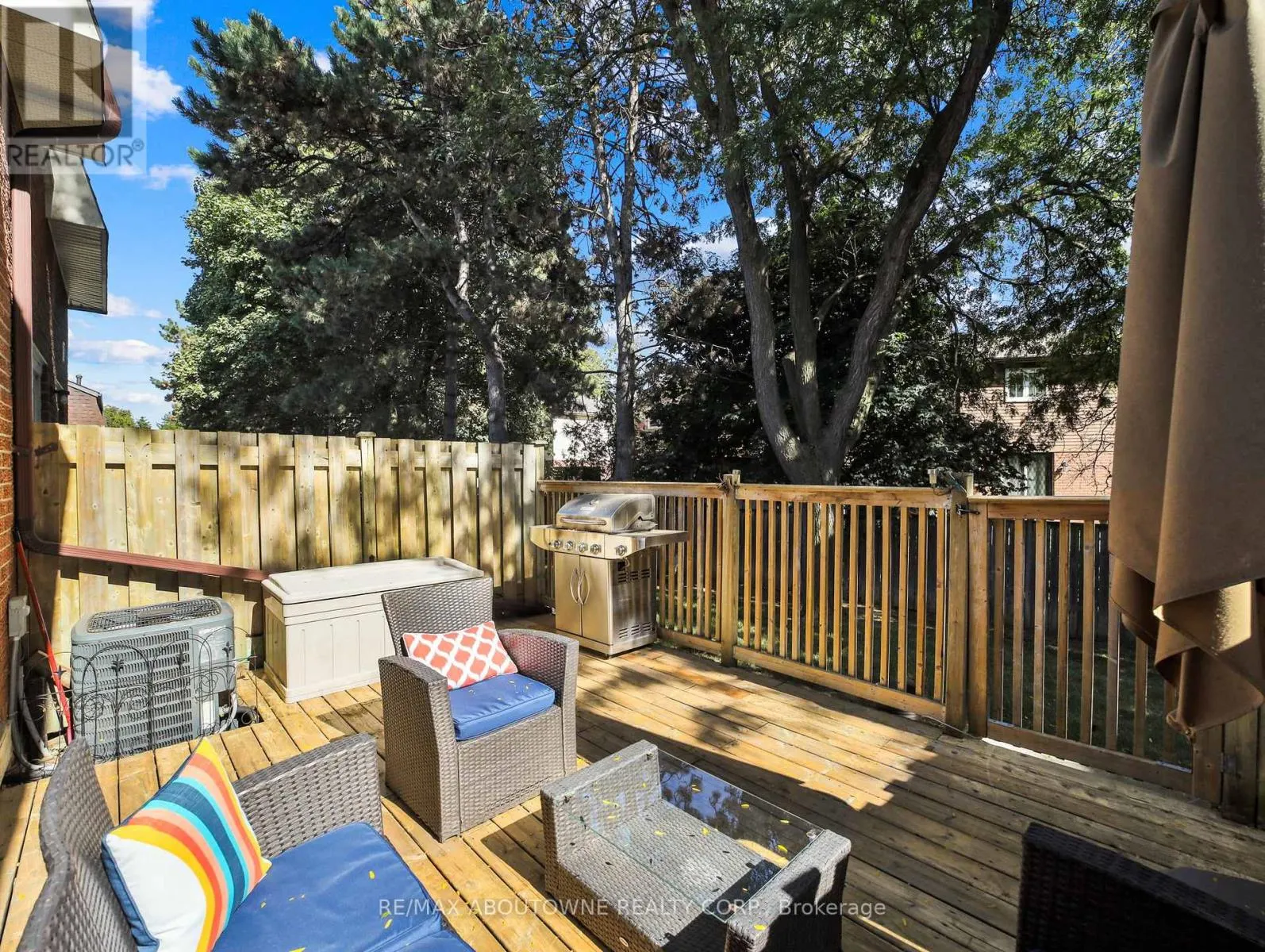 3 - 371 BRONTE STREET S