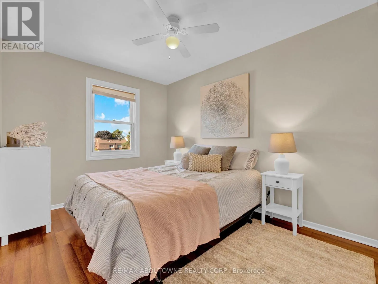 3 - 371 BRONTE STREET S