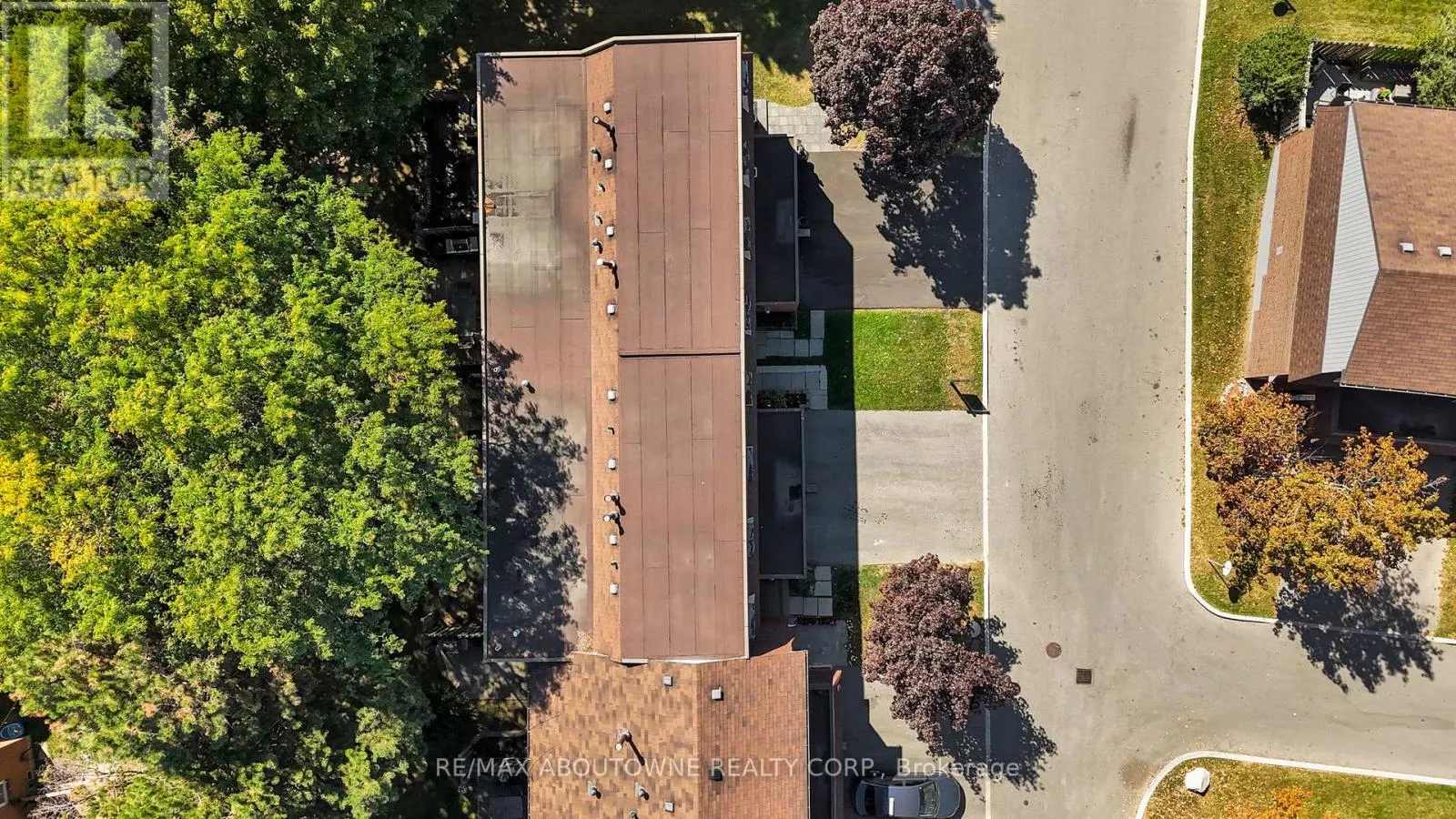 3 - 371 BRONTE STREET S