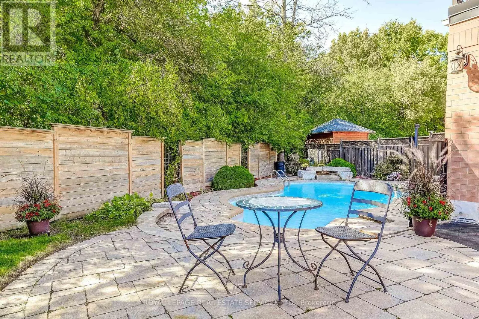 27 MORRISON CREEK CRESCENT