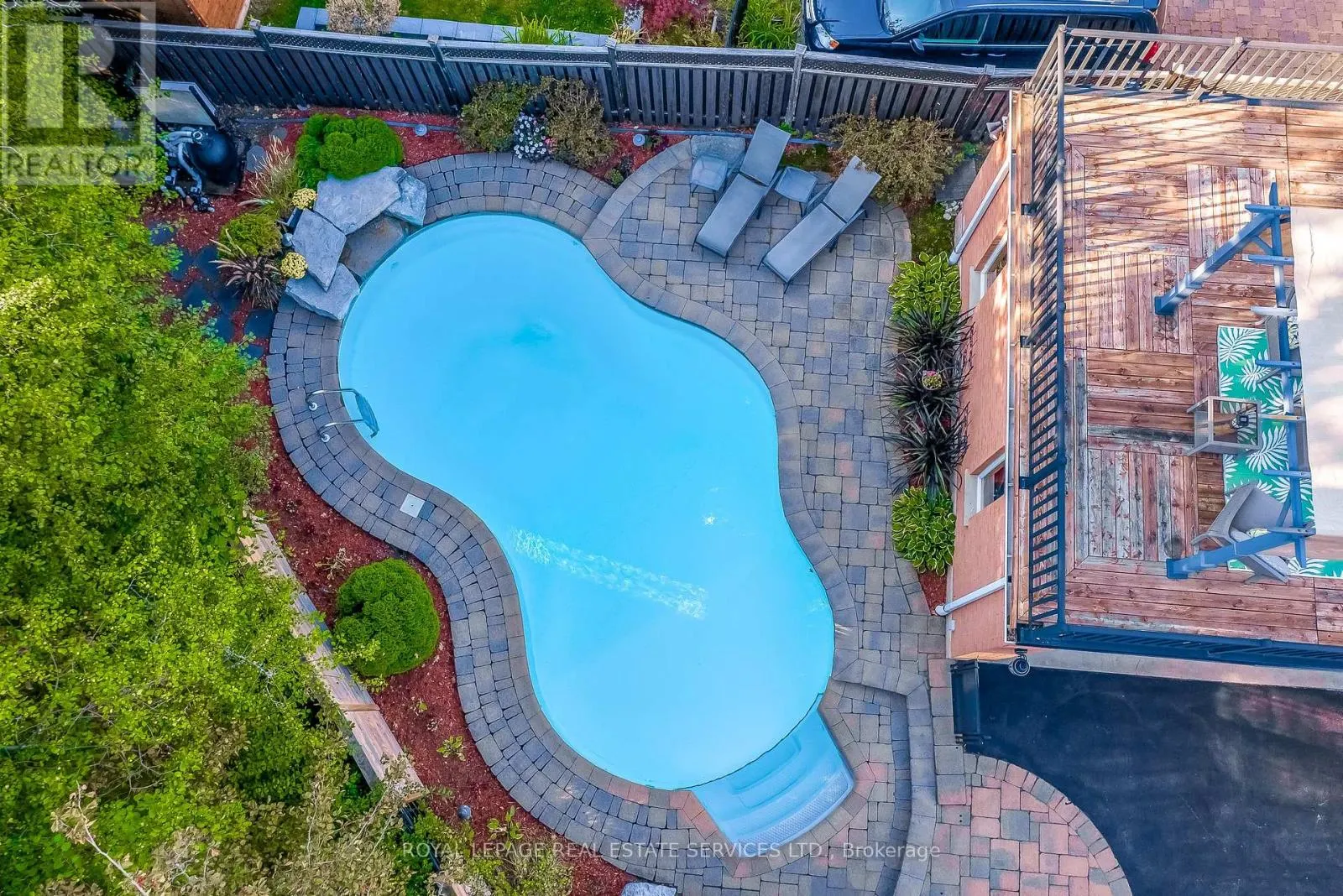 27 MORRISON CREEK CRESCENT