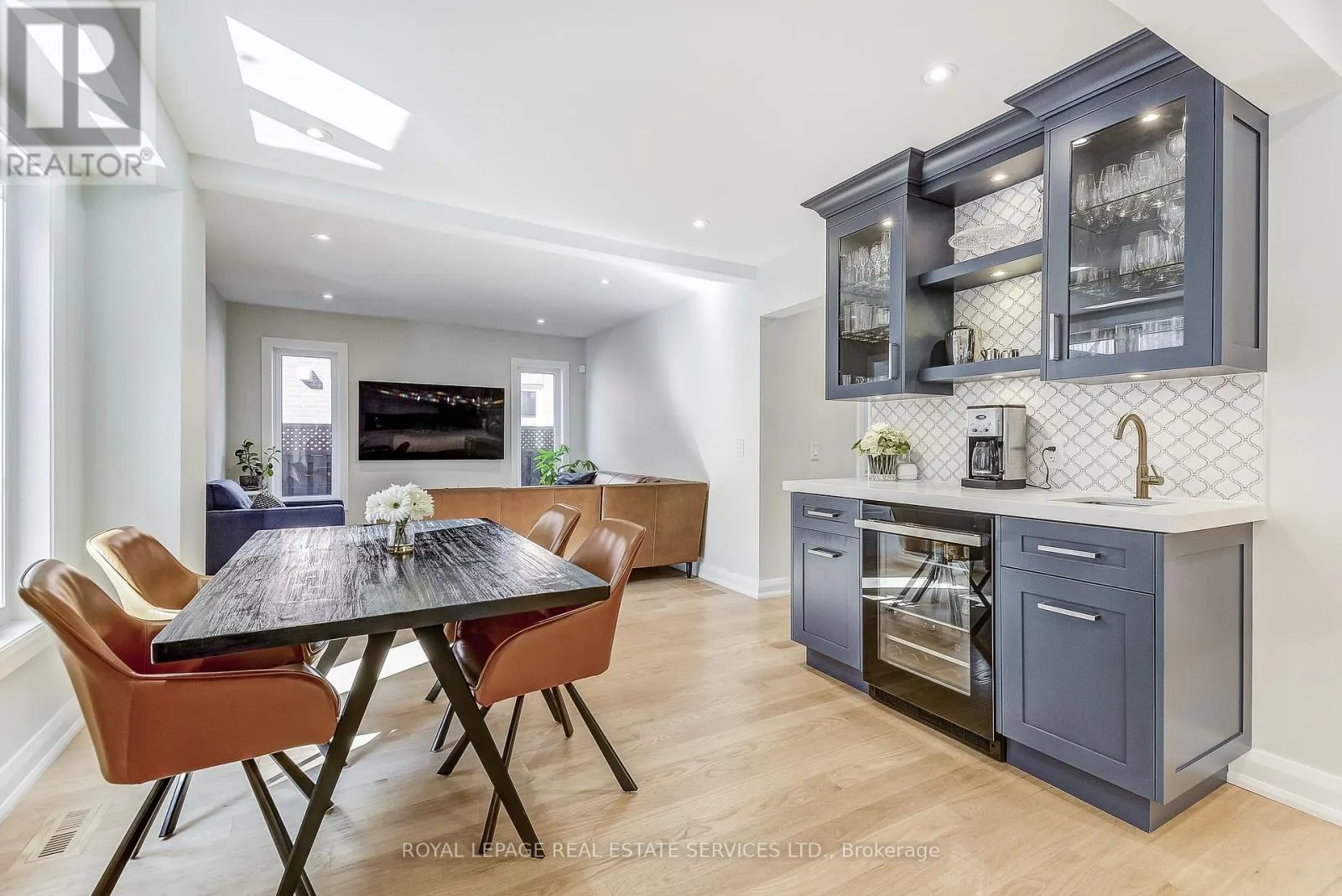 27 MORRISON CREEK CRESCENT