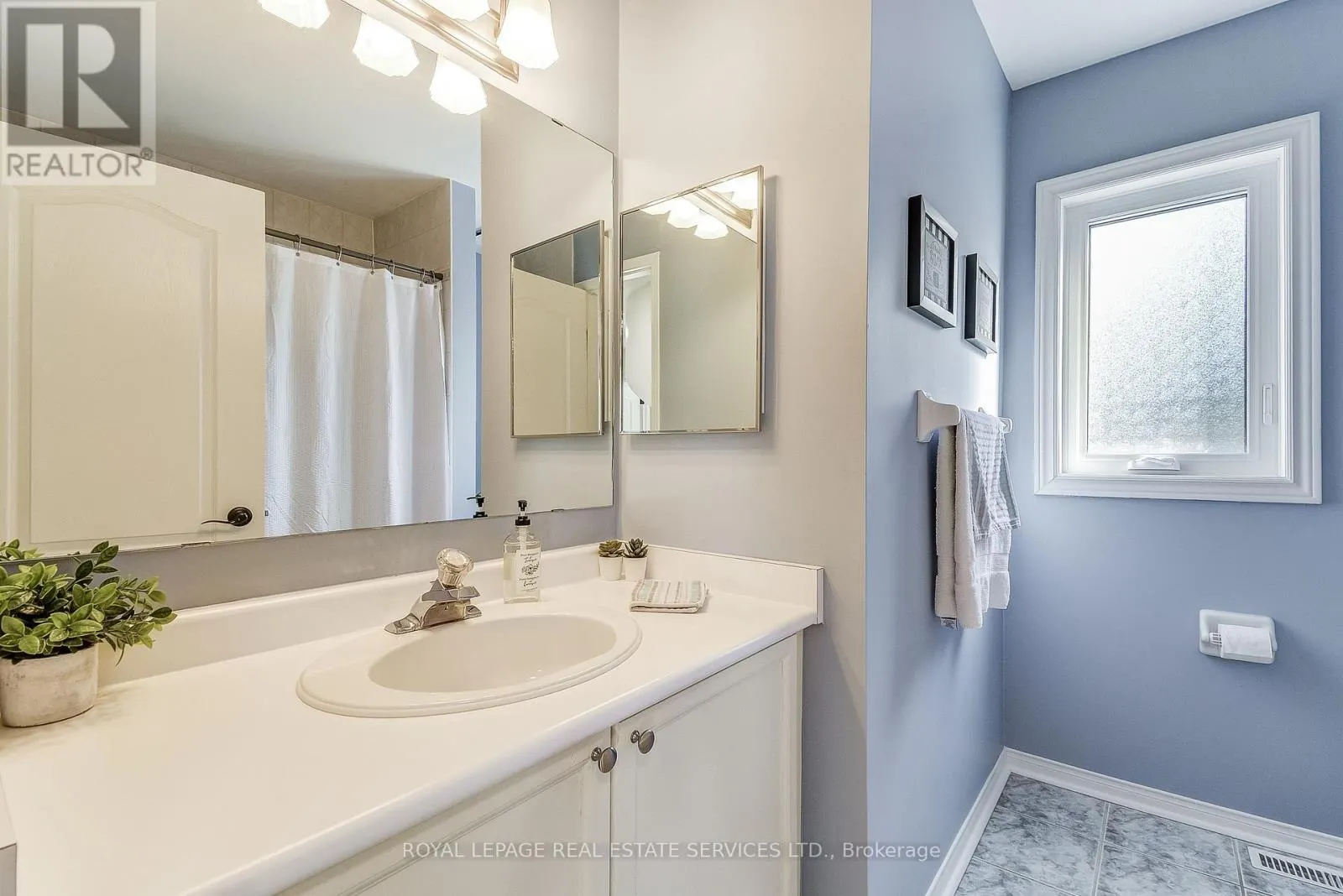 27 MORRISON CREEK CRESCENT