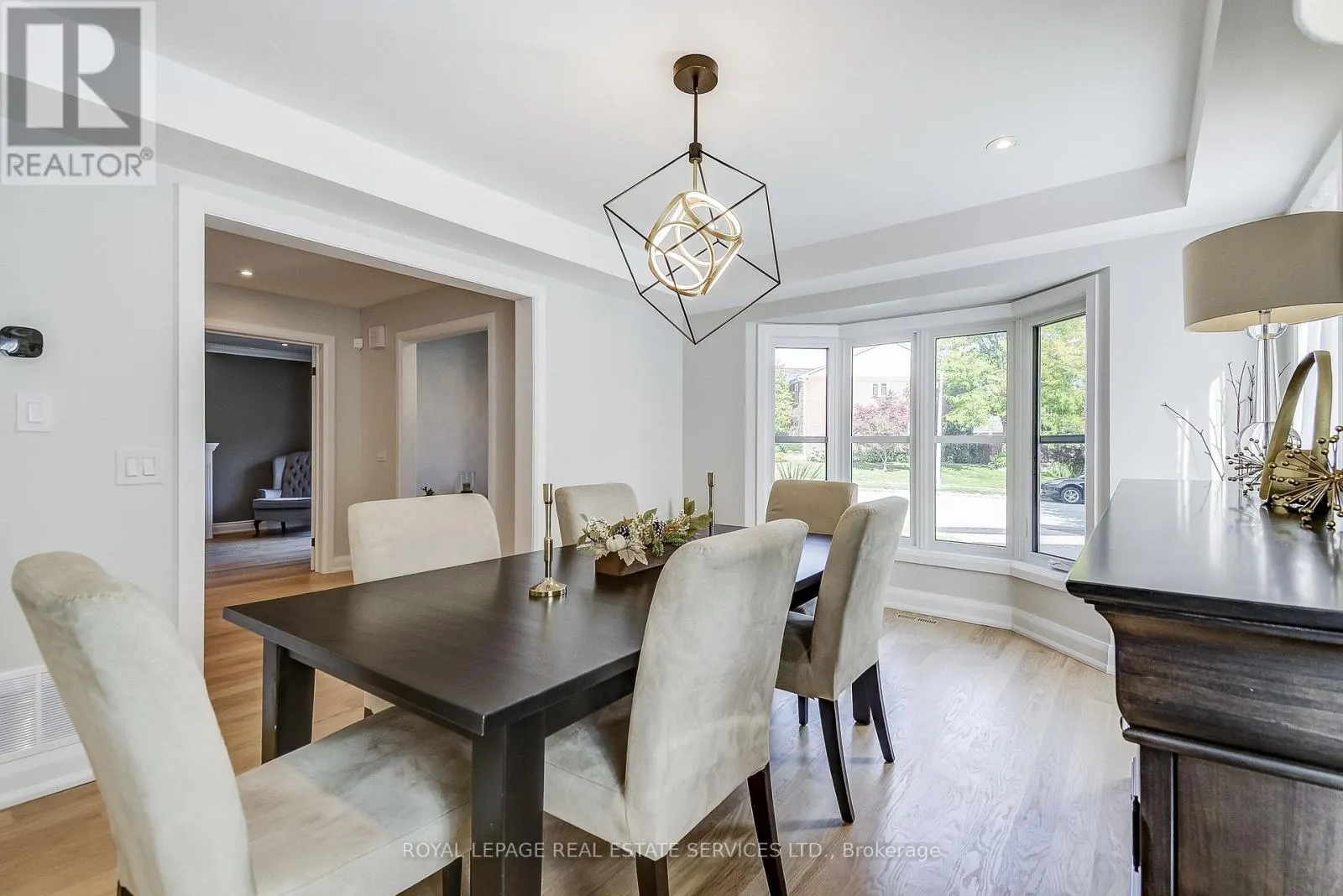 27 MORRISON CREEK CRESCENT