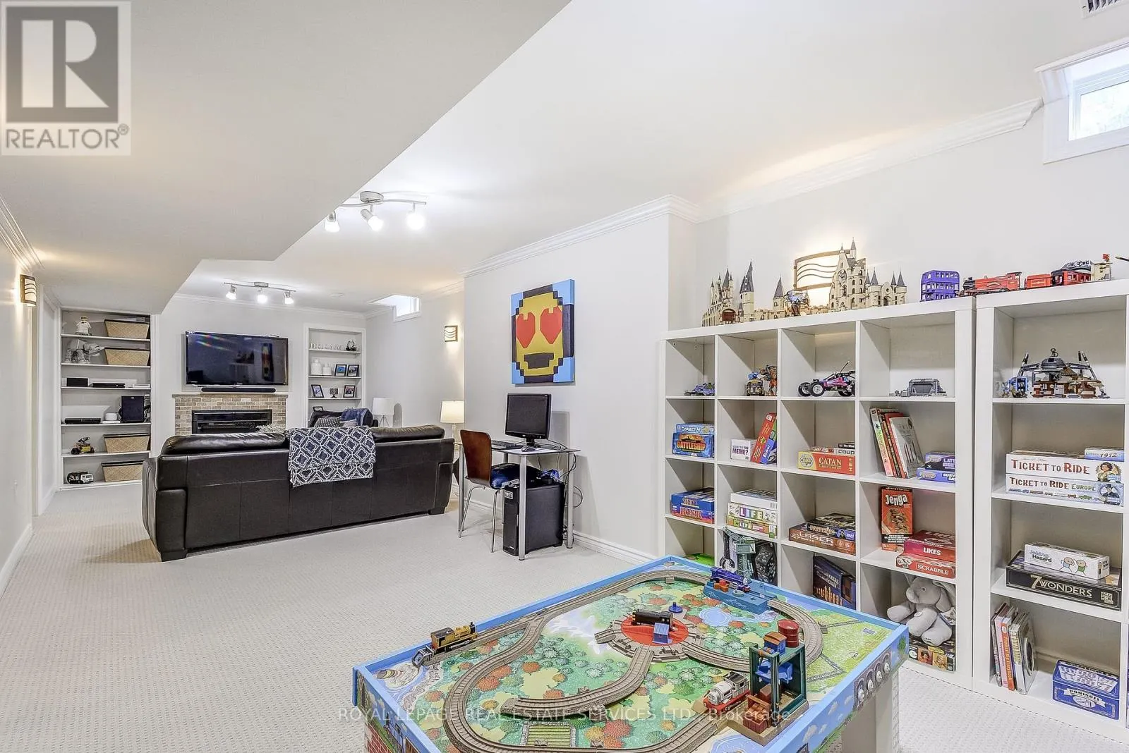 27 MORRISON CREEK CRESCENT