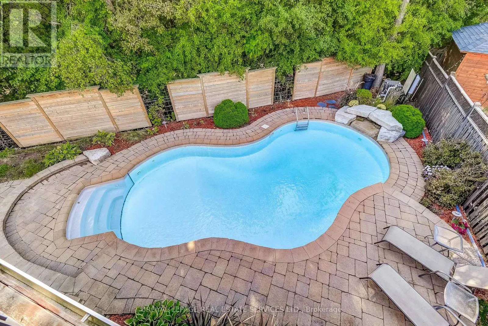27 MORRISON CREEK CRESCENT