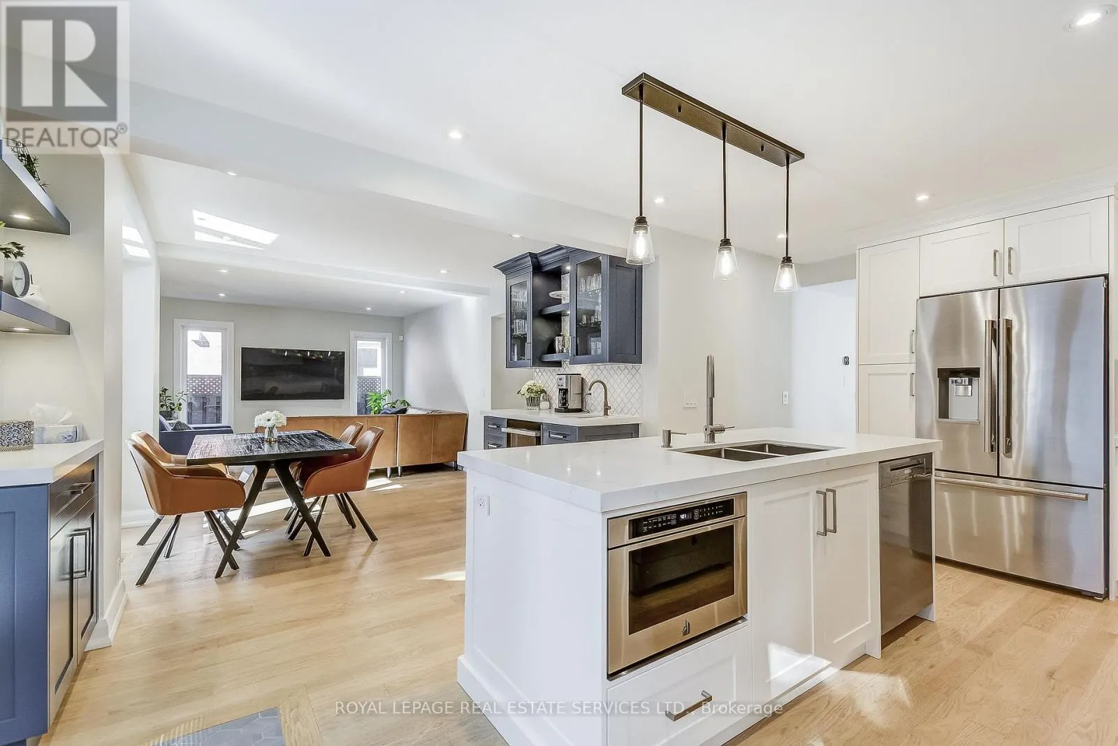 27 MORRISON CREEK CRESCENT