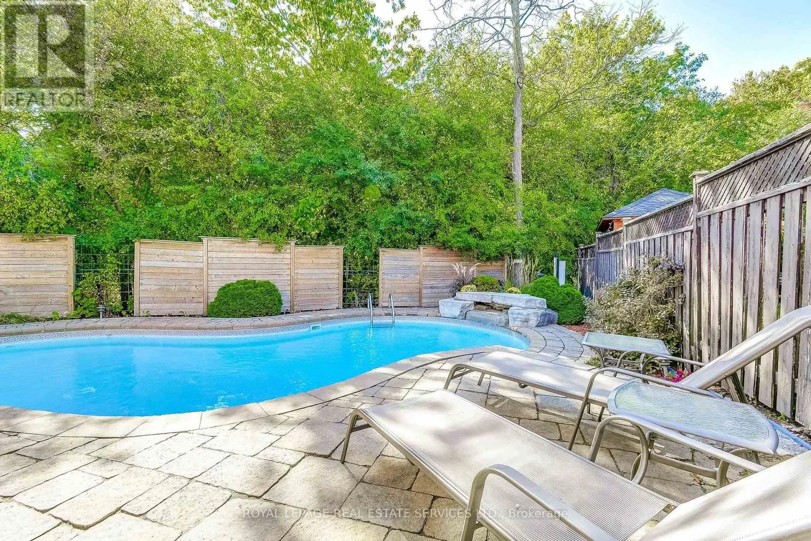 27 MORRISON CREEK CRESCENT
