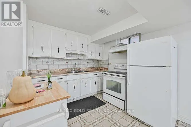 7433 SIGSBEE DRIVE