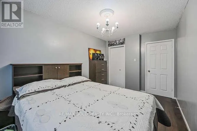 7433 SIGSBEE DRIVE