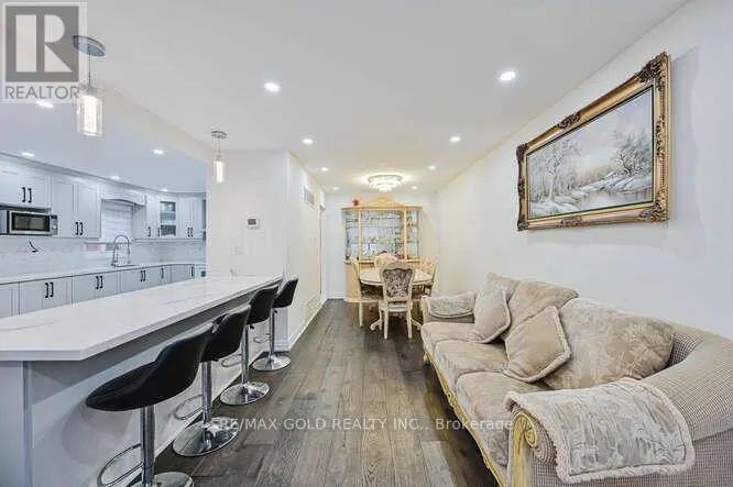 7433 SIGSBEE DRIVE