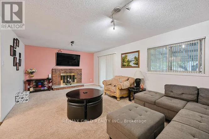 7433 SIGSBEE DRIVE