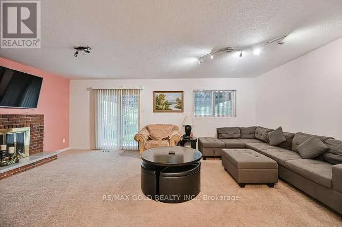7433 SIGSBEE DRIVE
