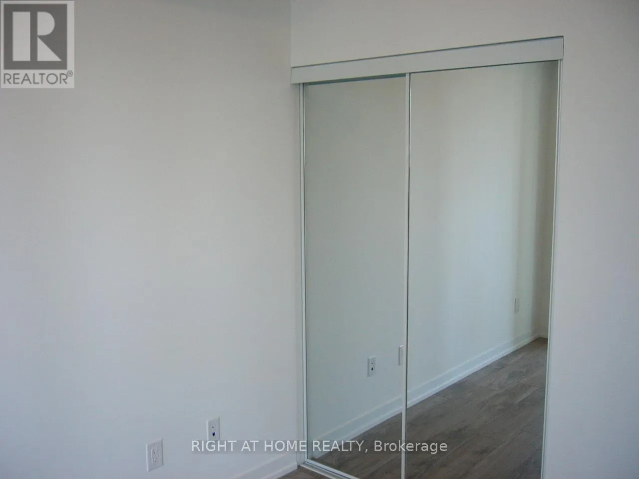 911 - 4065 CONFEDERATION PARKWAY