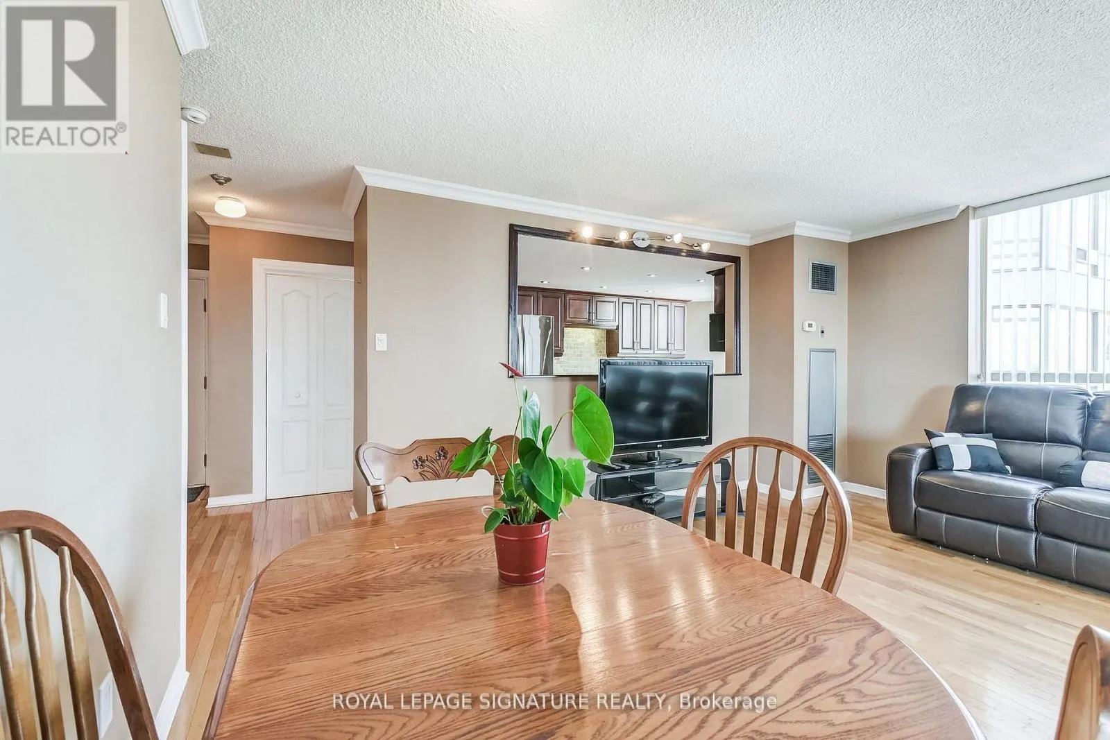 1105 - 75 KING STREET E